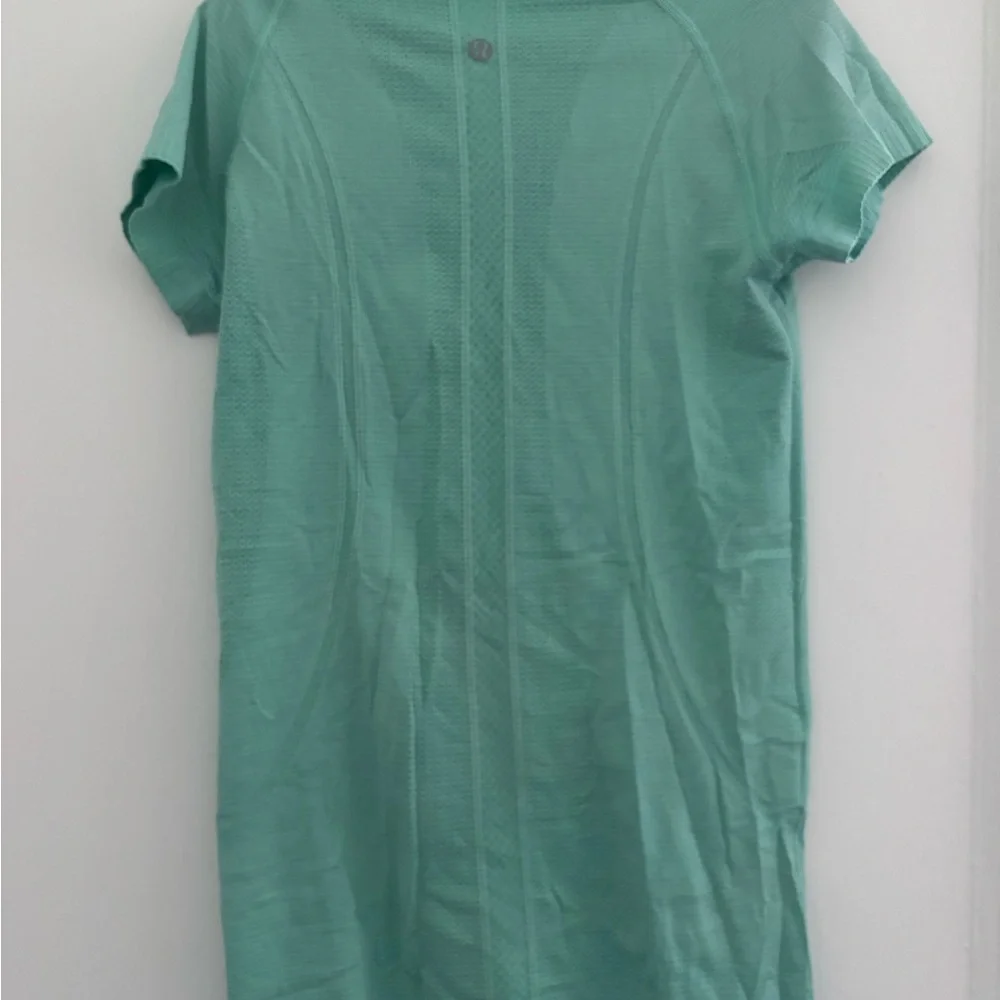 Lululemon Swiftly Tech Short Sleeve, Size 2 Aqua Green - Picture 2 of 2